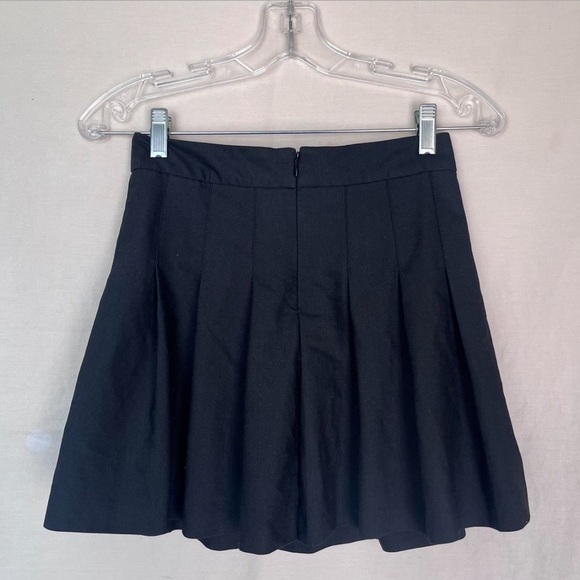 Aritzia Sunday Best OLIVE SKIRT in black - Picture 4 of 5